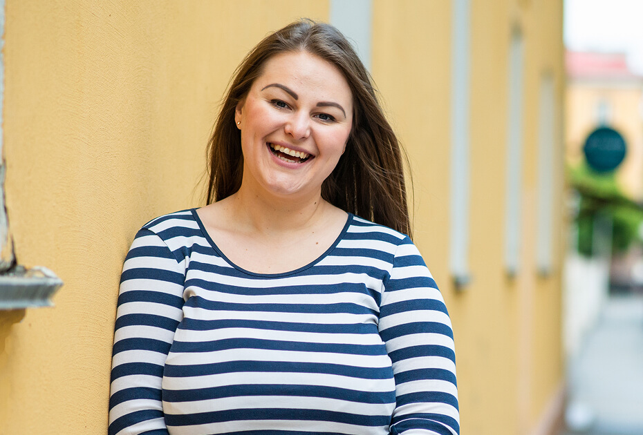 smiling-beautiful-woman-plus-size-looking-straight-2024-10-19-22-55-56-utc (2)